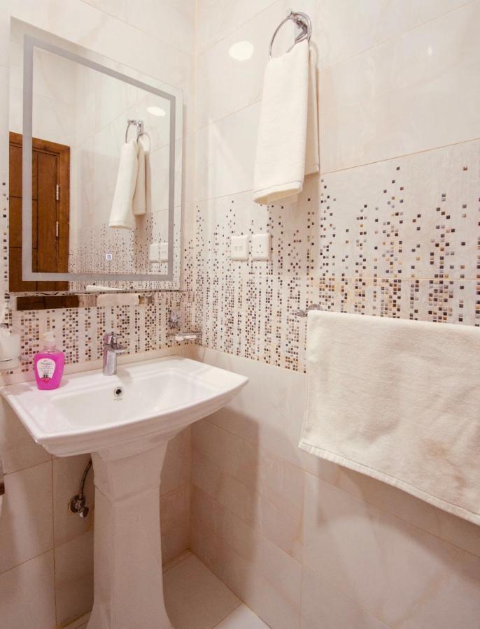 Arees Beach Hotel Rayyis Buitenkant foto